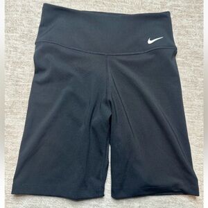 Nike dri fit Women's XS Biker Short Athletic Essential High Waist Black like new